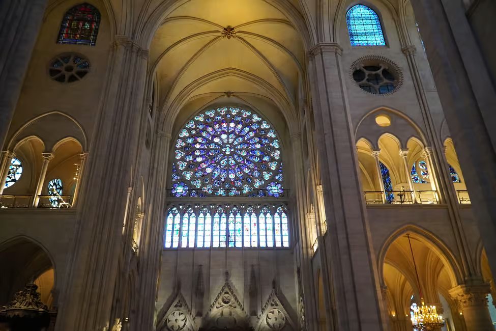 Licensed guide with headsets leading a reserved-access group inside Notre-Dame Cathedral